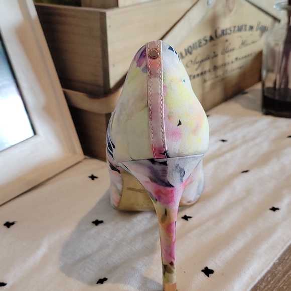 Ted Baker size 38 floral print heels - Picture 4 of 4